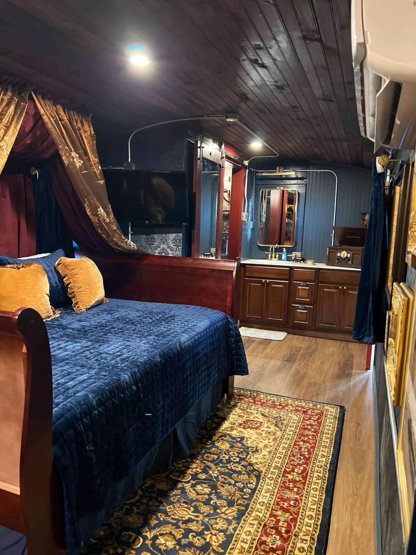 Unique Santa Fe Caboose Experience Villa Brownwood Exterior photo